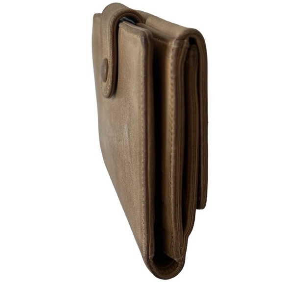 CHANEL Timeless Beige Caviar BiFold Wallet - Picture 4 of 17